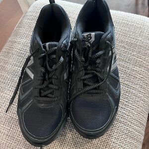 New Balance Men's Black and Gray Athletic Shoes